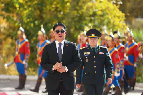 Ерөнхийлөгч У.Хүрэлсүх Цэргийн төв эмнэлэгт ажиллалаа